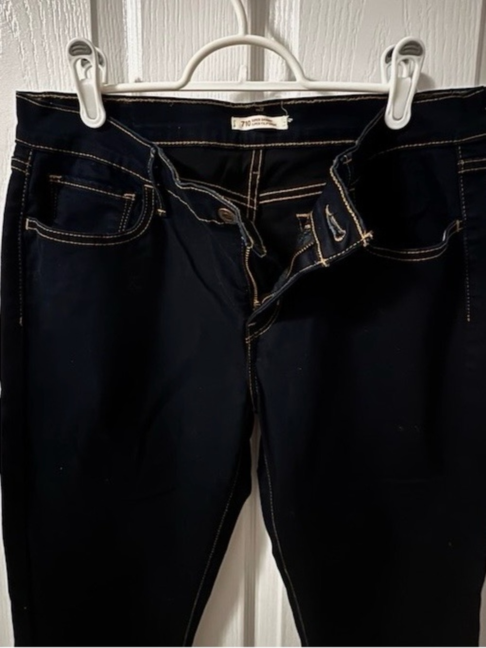 Levi's Women's Dark Navy Skinny Jeans with Contrast Stitching
